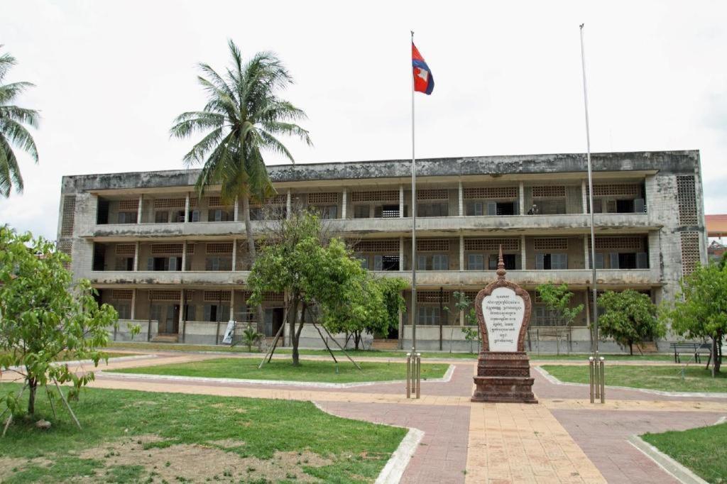 Le President Hotel Phnom Penh Exteriör bild