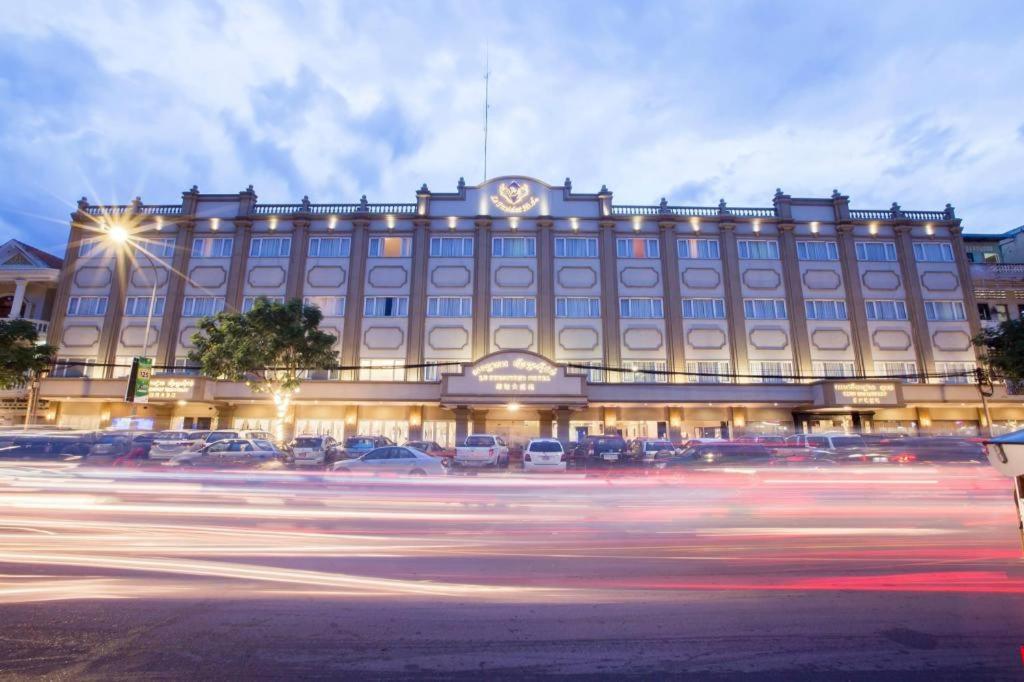 Le President Hotel Phnom Penh Exteriör bild
