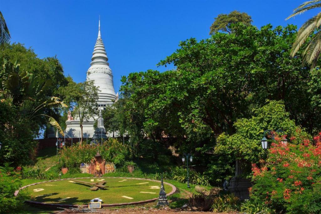 Le President Hotel Phnom Penh Exteriör bild