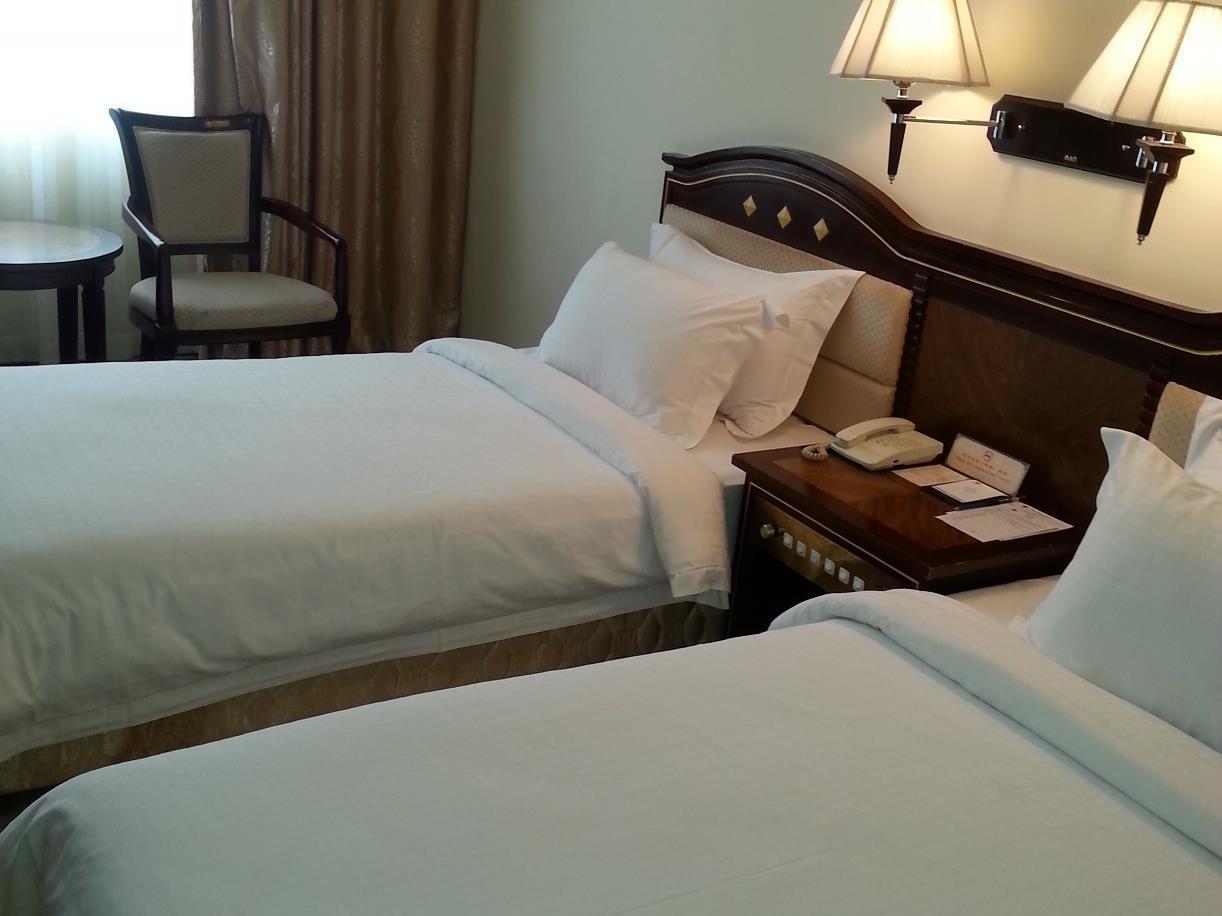 Le President Hotel Phnom Penh Exteriör bild
