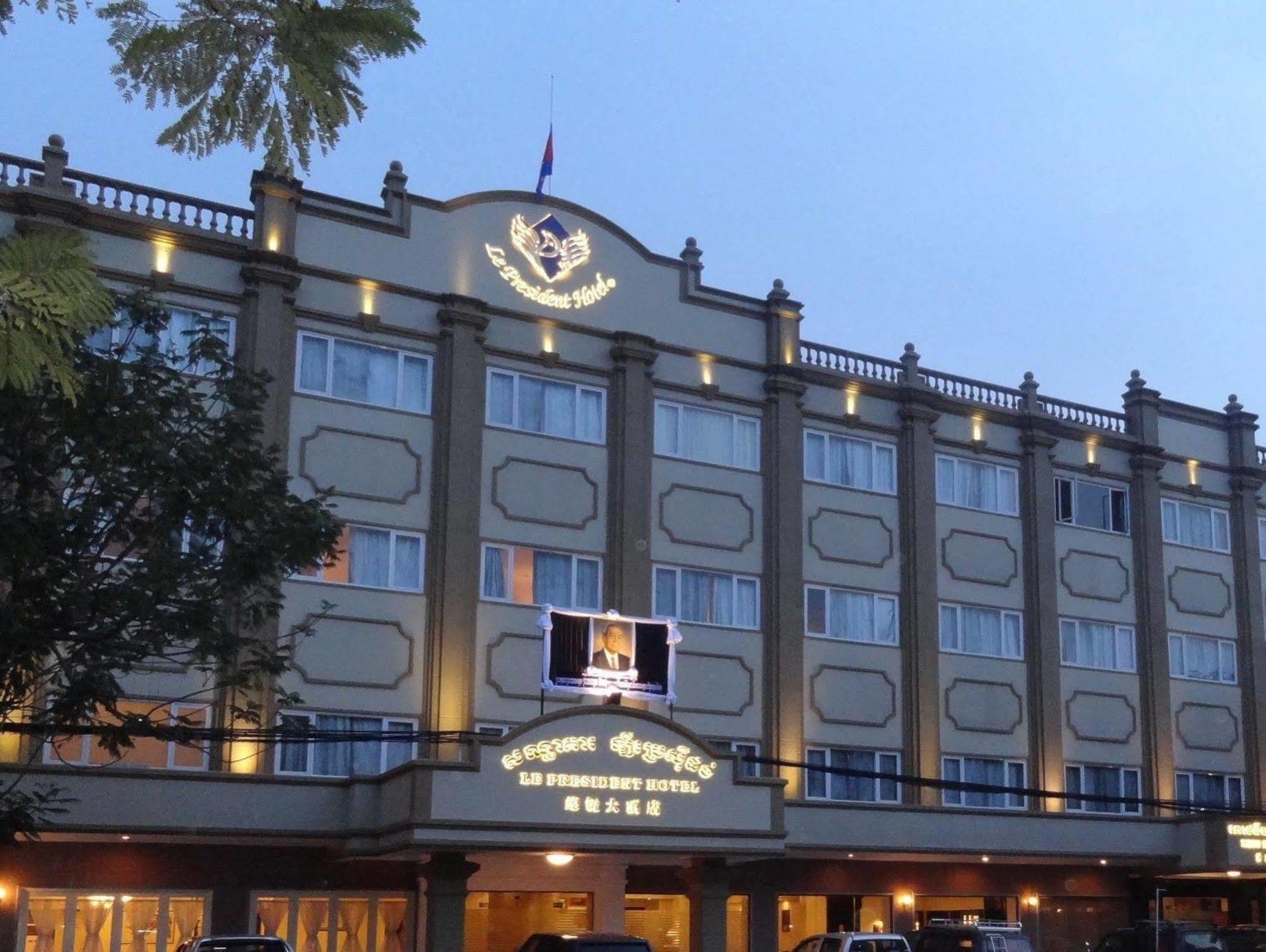 Le President Hotel Phnom Penh Exteriör bild