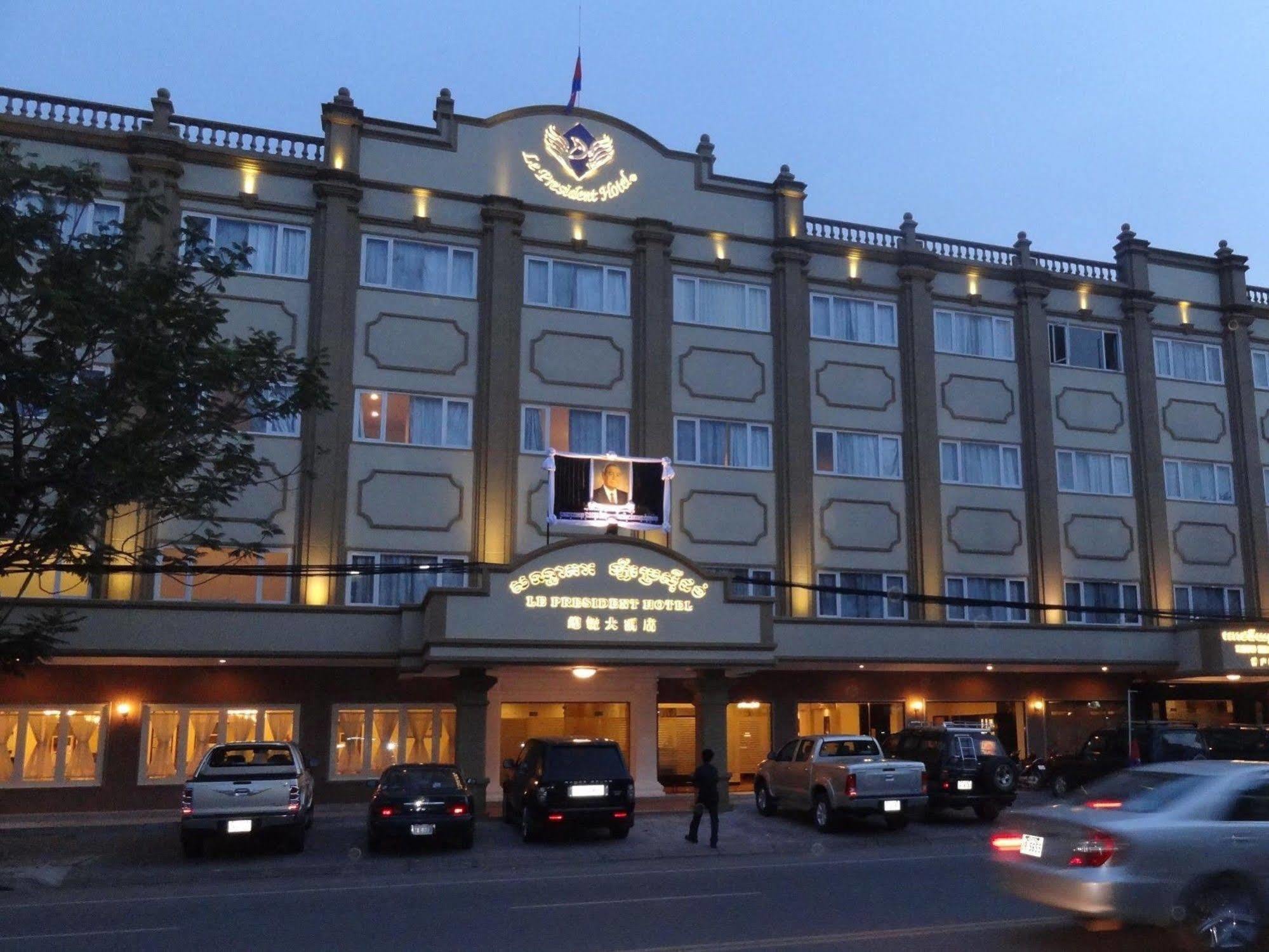 Le President Hotel Phnom Penh Exteriör bild