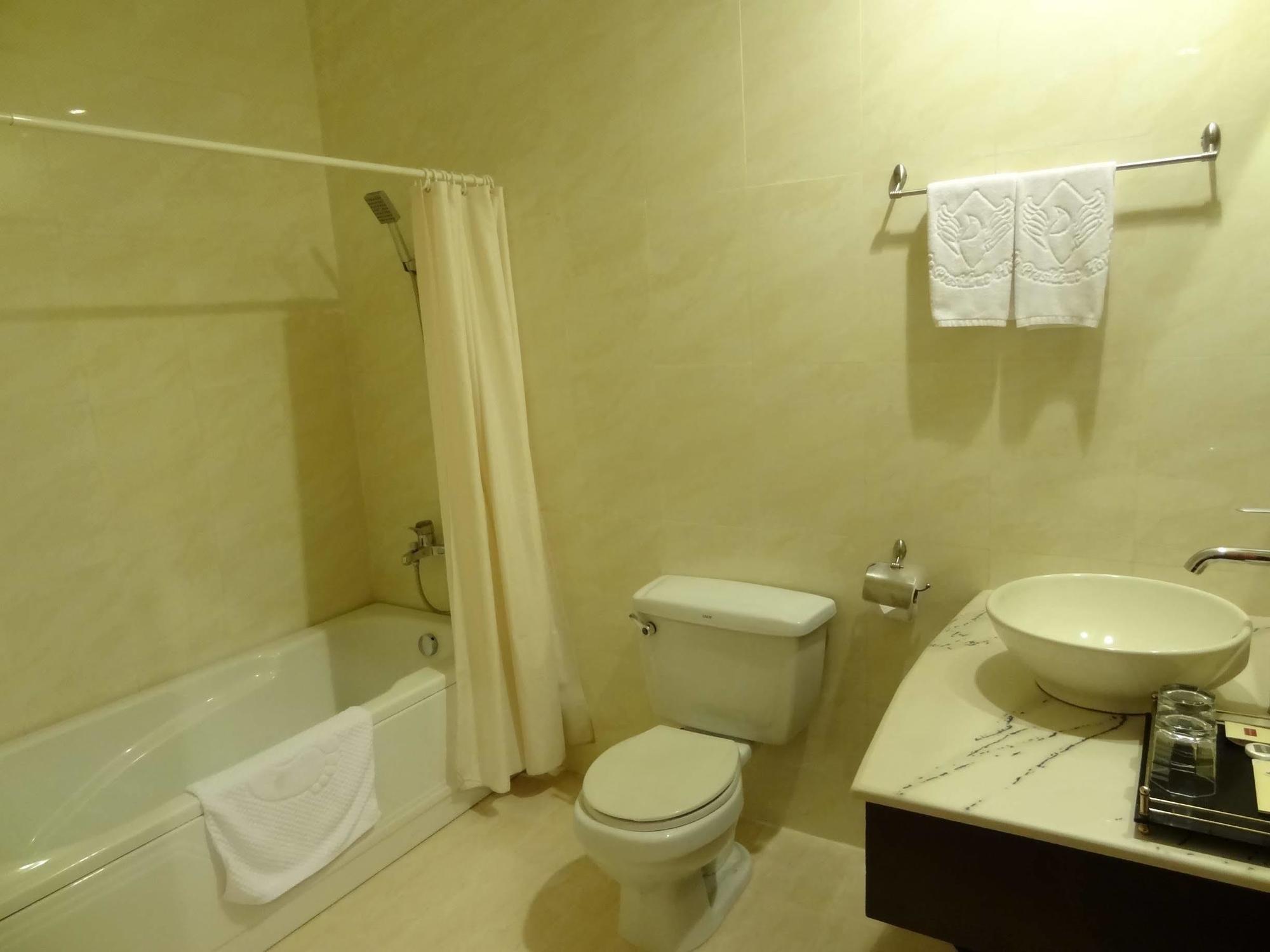 Le President Hotel Phnom Penh Exteriör bild