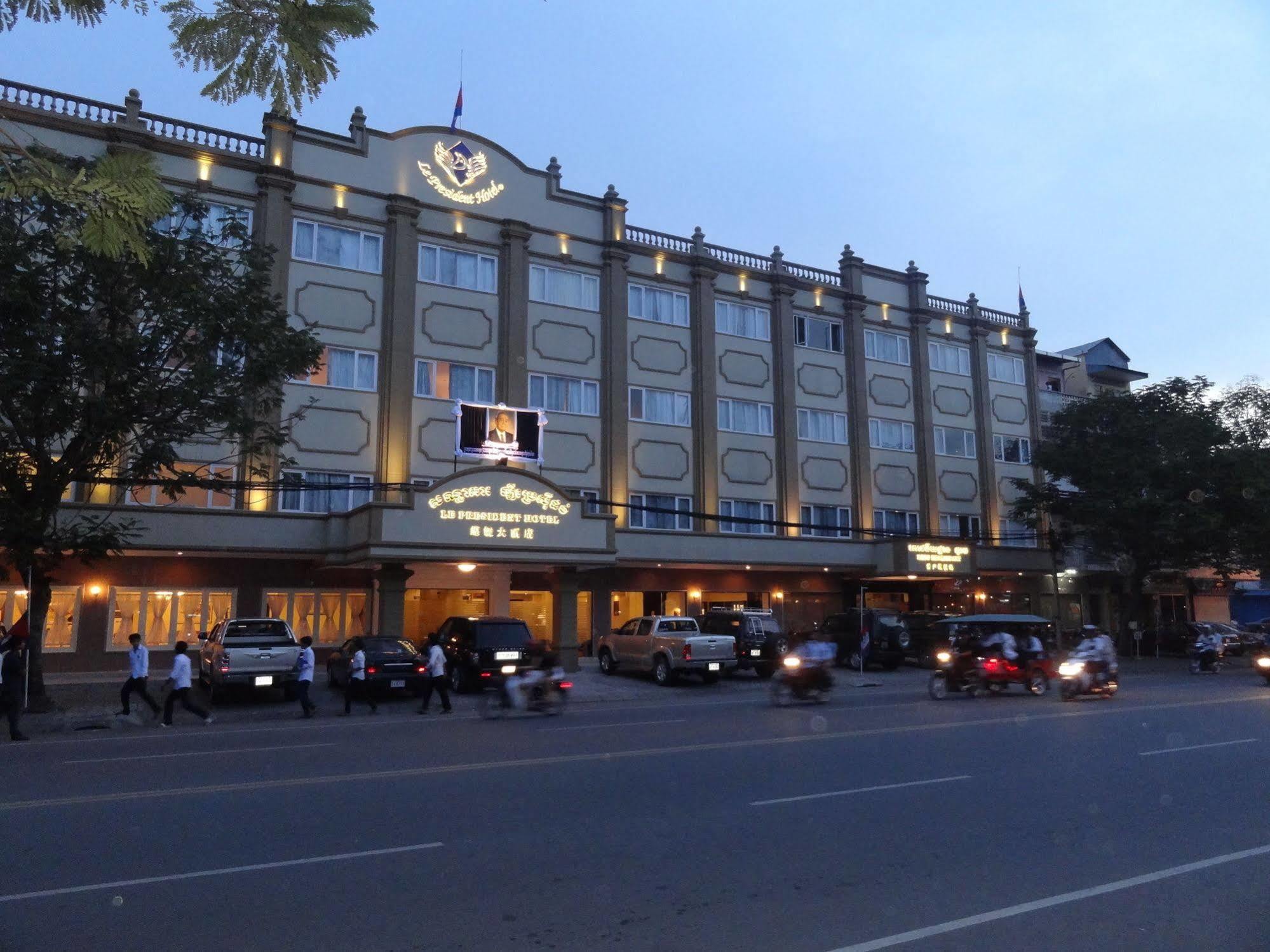 Le President Hotel Phnom Penh Exteriör bild