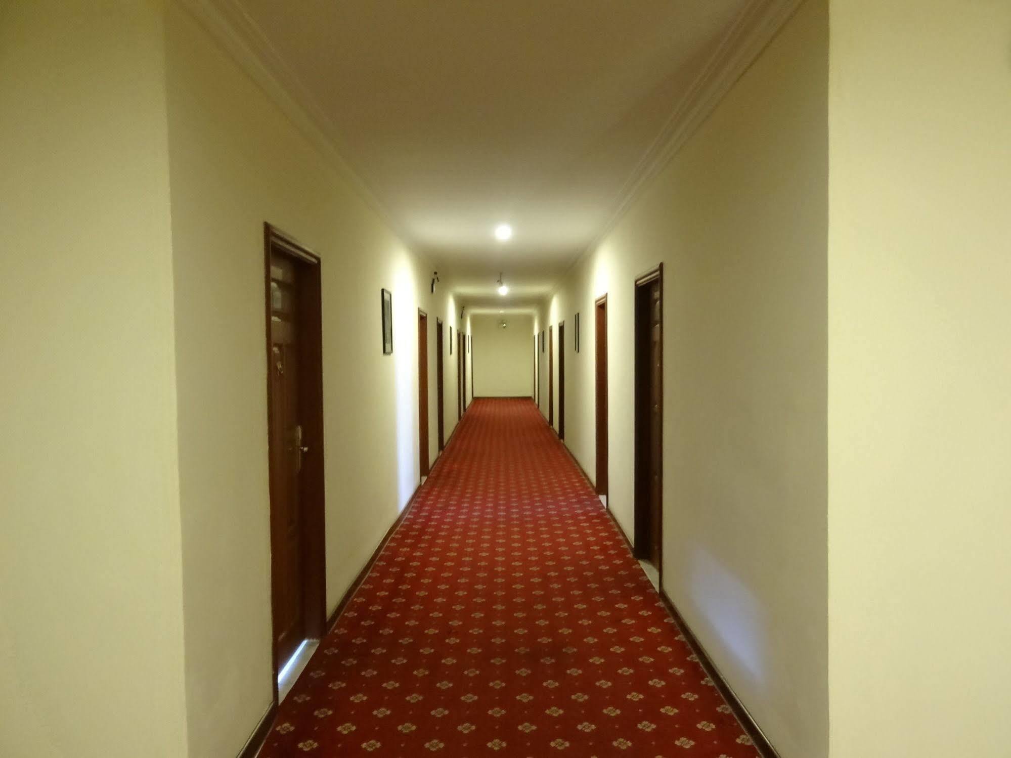 Le President Hotel Phnom Penh Exteriör bild